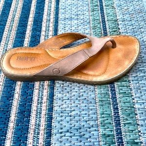 Born Amelie Light Grey Leather sandal Size 9